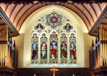 Stained glass window of Jesus and four other figures